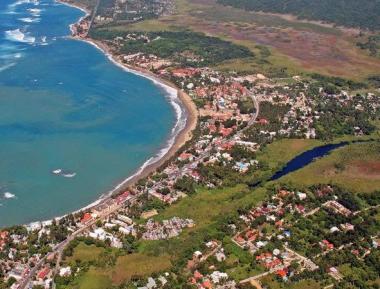 Část dominikánského městečka Cabarete