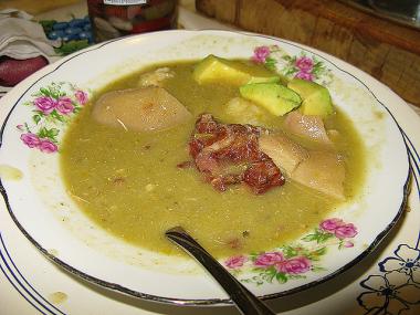 Dominikánský pokrm "sancocho"