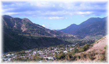Dominikánská republika - část městečka Guayabal a jeho okolí
